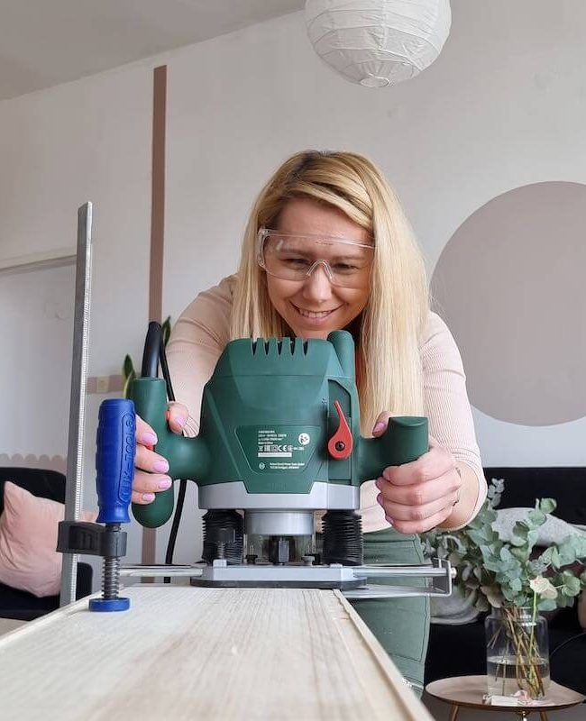 Warsztaty stolarskie Dama z Wiertarka